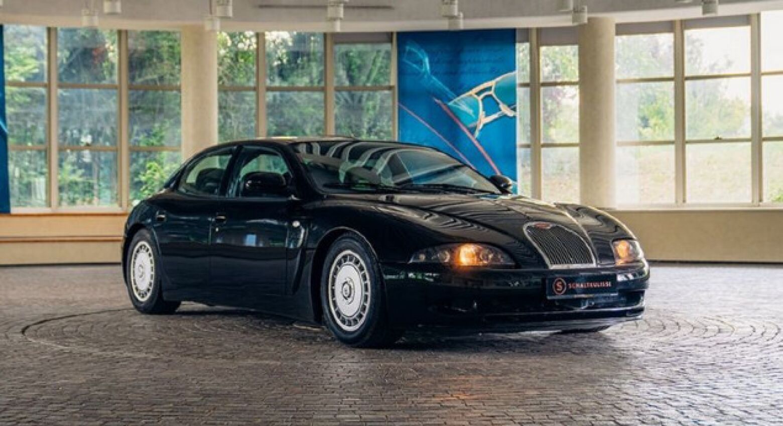 Foram apenas três! Um dos poucos Bugatti EB112 produzidos está à venda