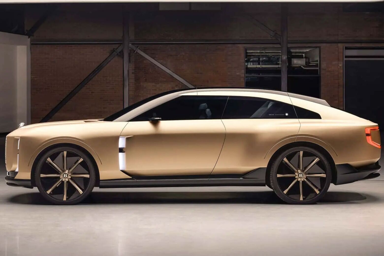 Bentley mant&eacute;m aposta em SUV el&eacute;trico sem motor t&eacute;rmico