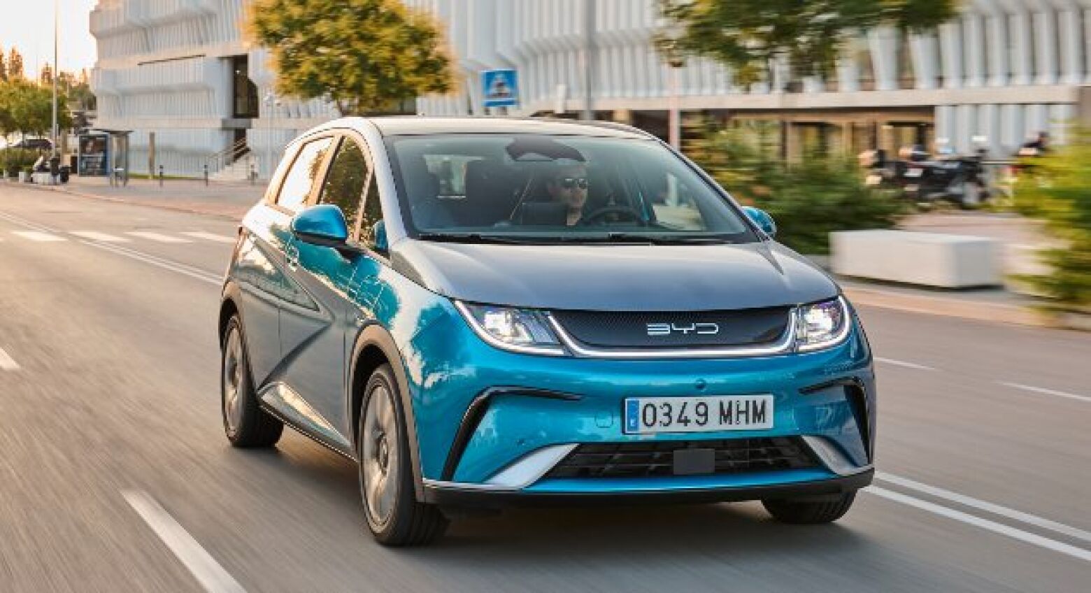 Ao volante e com preços! BYD Dolphin é o EV chinês que vai agitar os mares