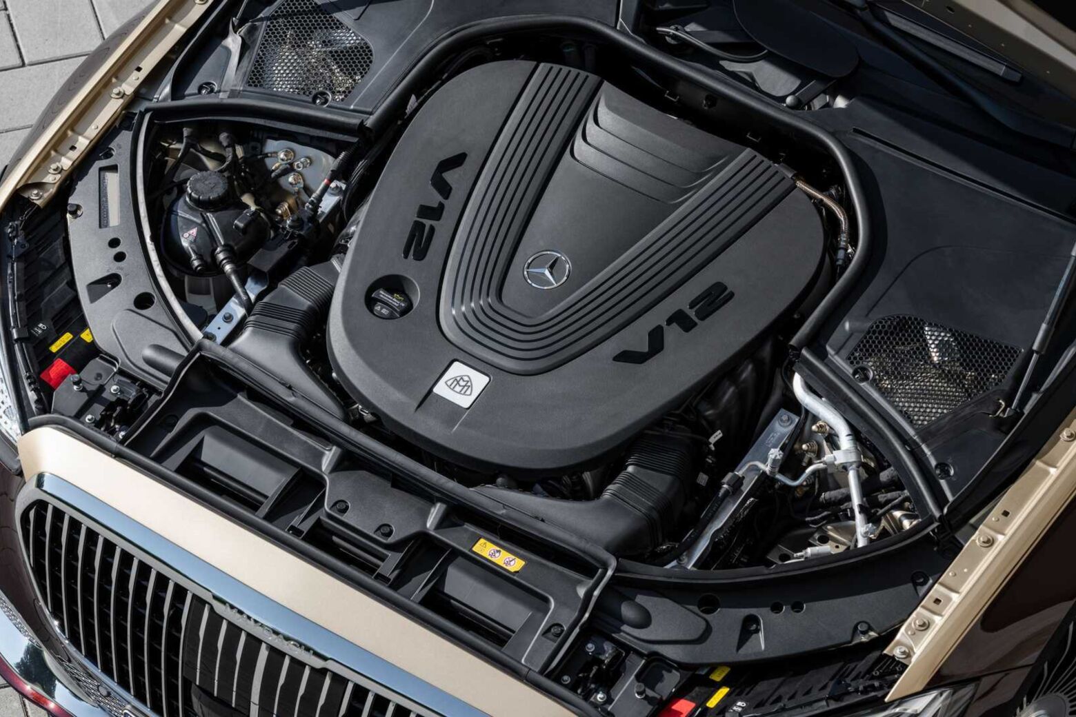 Mercedes mantém motores V8 e V12 na era da eletrificação
