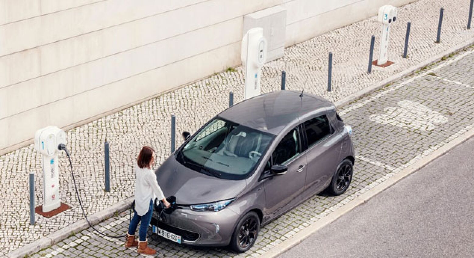 Estudo. Portugueses preferem comprar carros novos híbridos e elétricos