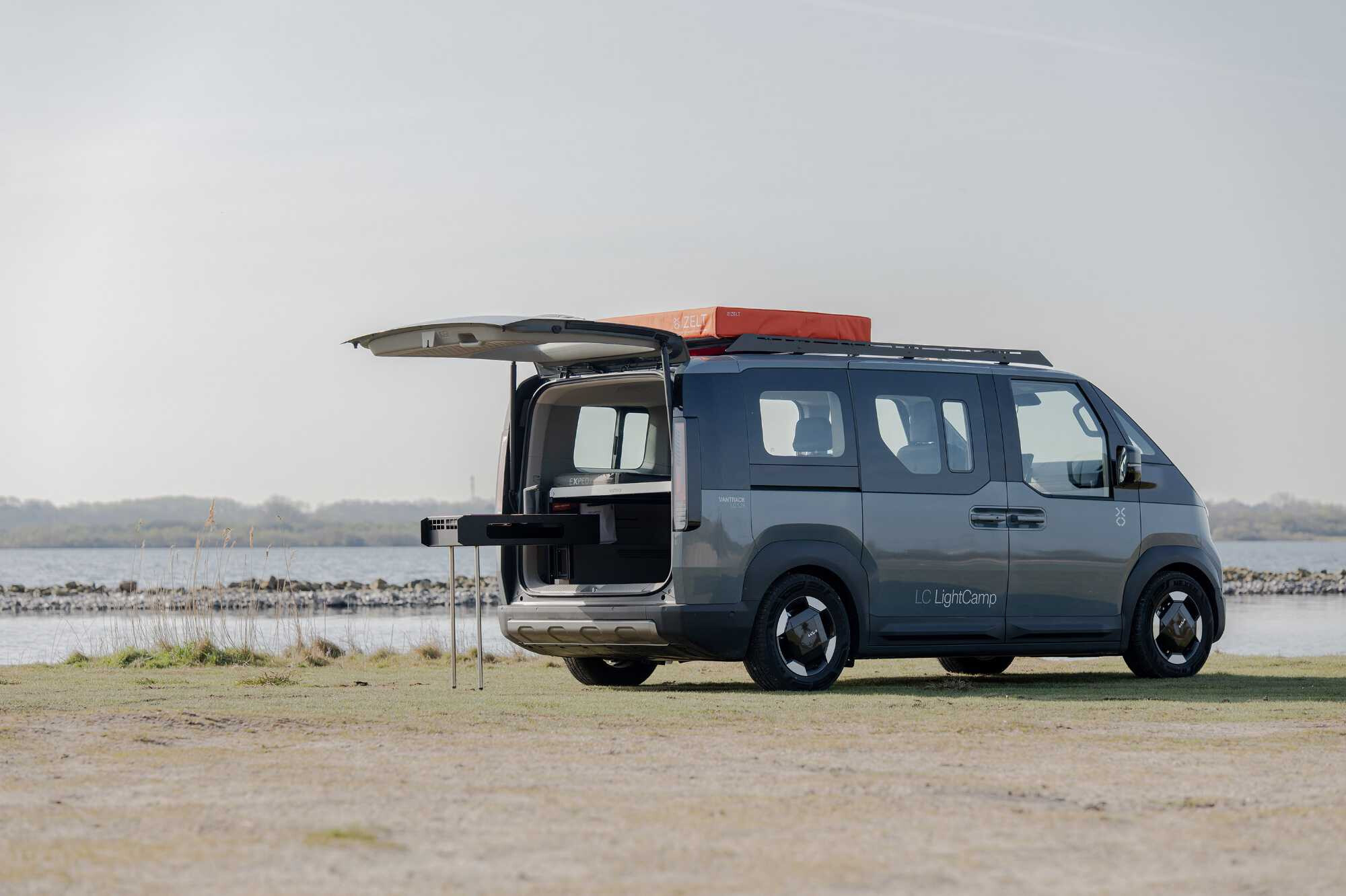 Kia PV5 convertida en autocaravana eléctrica para cuatro personas: así es el kit de Vantrack
