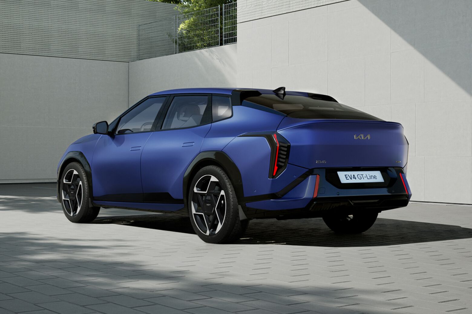 Kia EV4 chega a Portugal já no próximo mês
