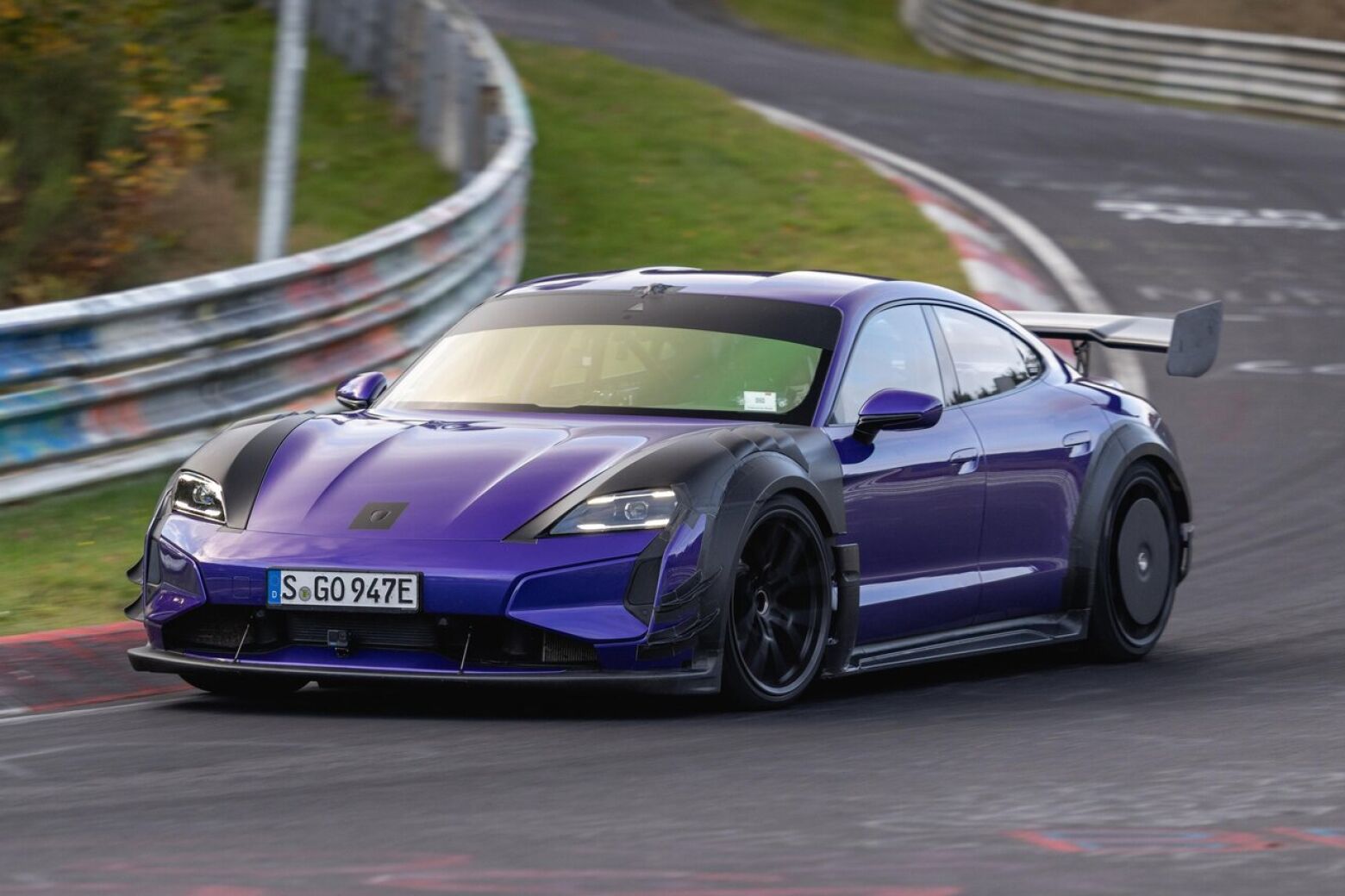 Porsche Taycan recupera trono elétrico no Nürburgring