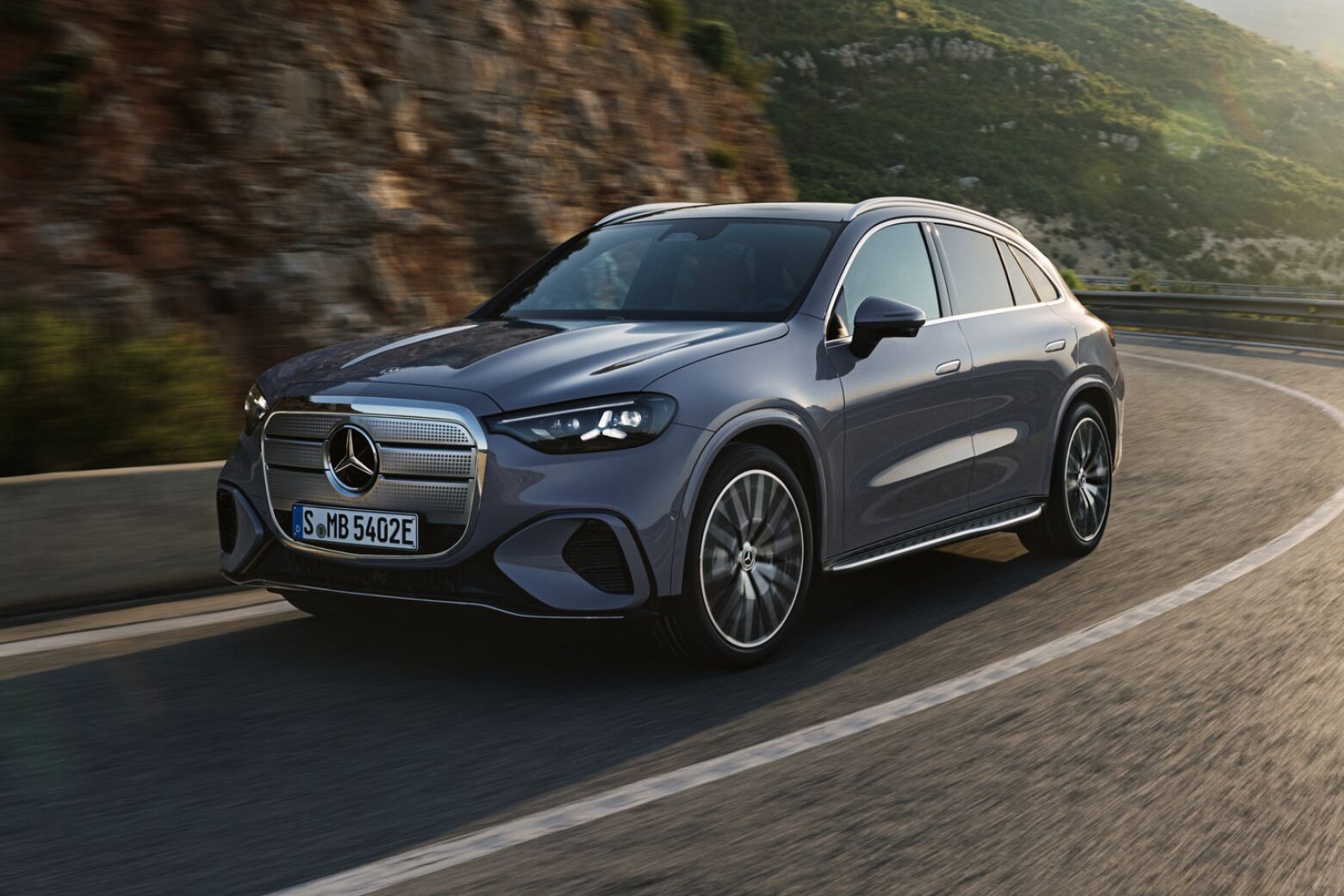 Novo Mercedes-Benz GLC elétrico chega em 2026 com 713 km de autonomia
