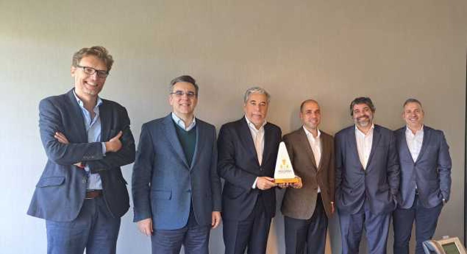 Prémios Locarent. Kia EV6 distinguido na categoria "Revelação do Ano"