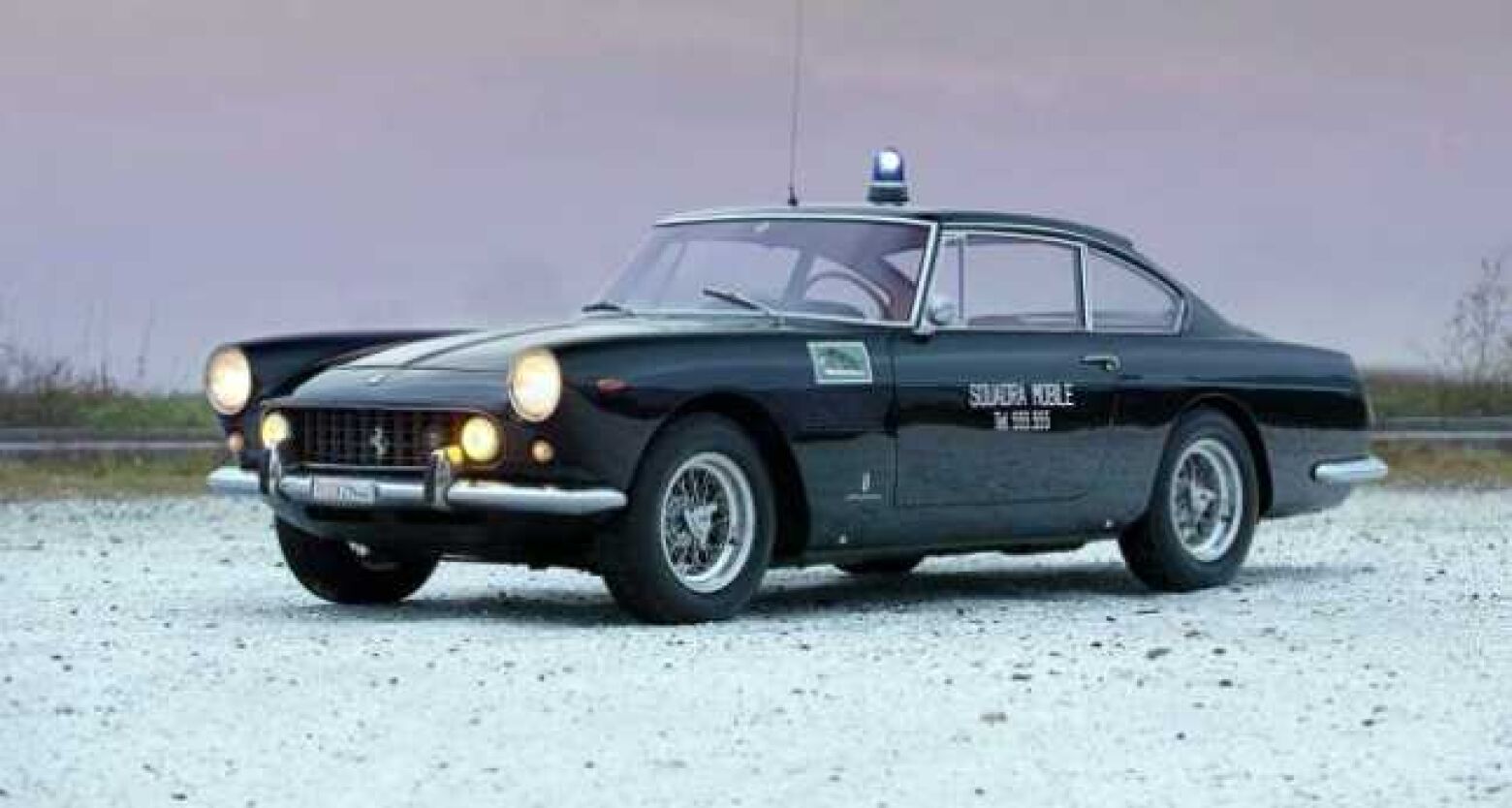 Conheça a incrível história do Ferrari 250 GTE 2+2 da polícia italiana