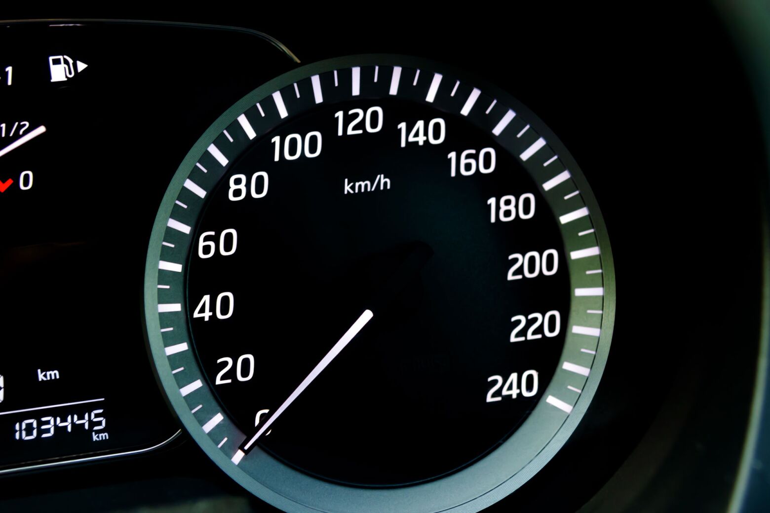 Porque o veloc&iacute;metro marca mais do que a velocidade real do carro