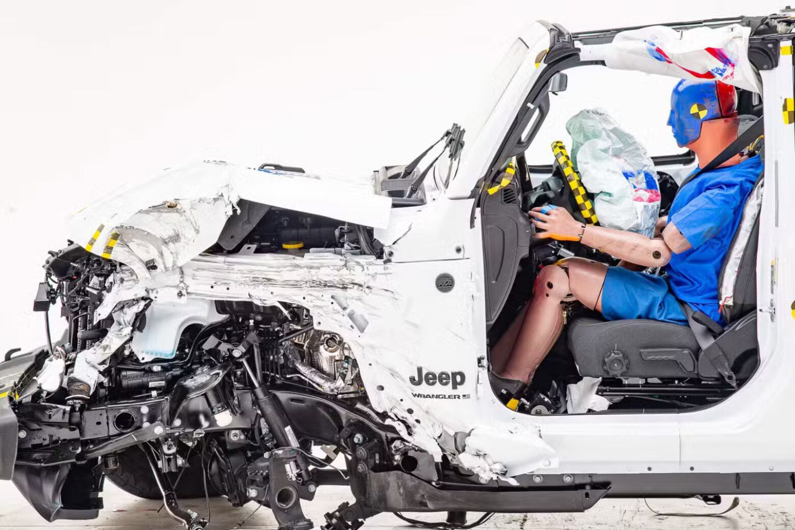Porque é que reparar um carro moderno custa cada vez mais?