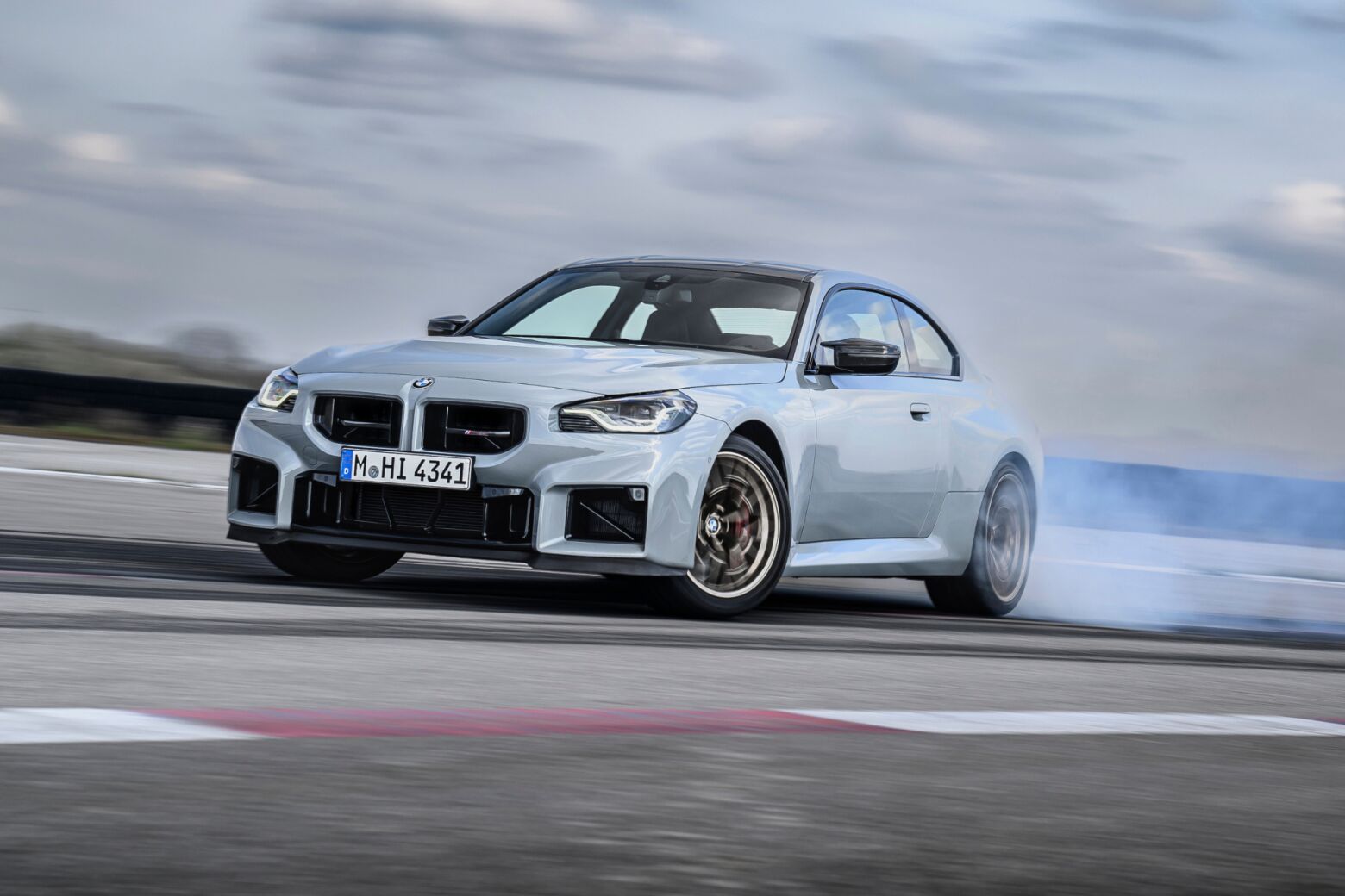 BMW M2 CS revelado com 530 cv e menos peso