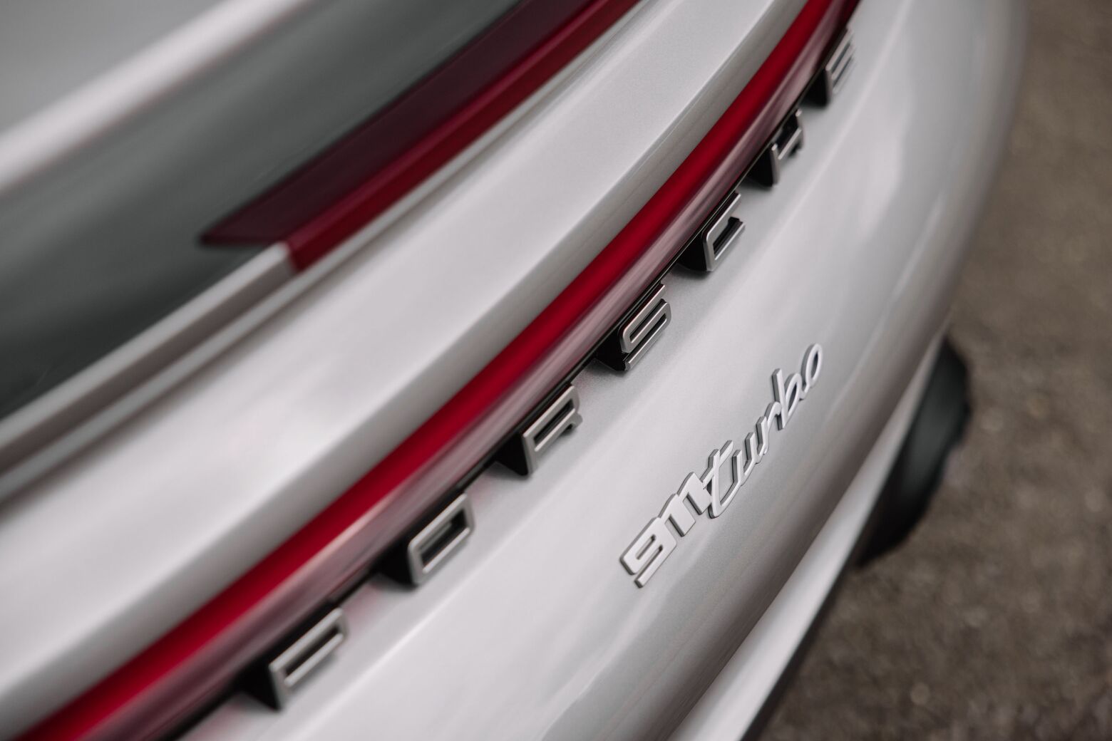 Além de manual. Porsche 911 Turbo torna-se híbrido em 2025