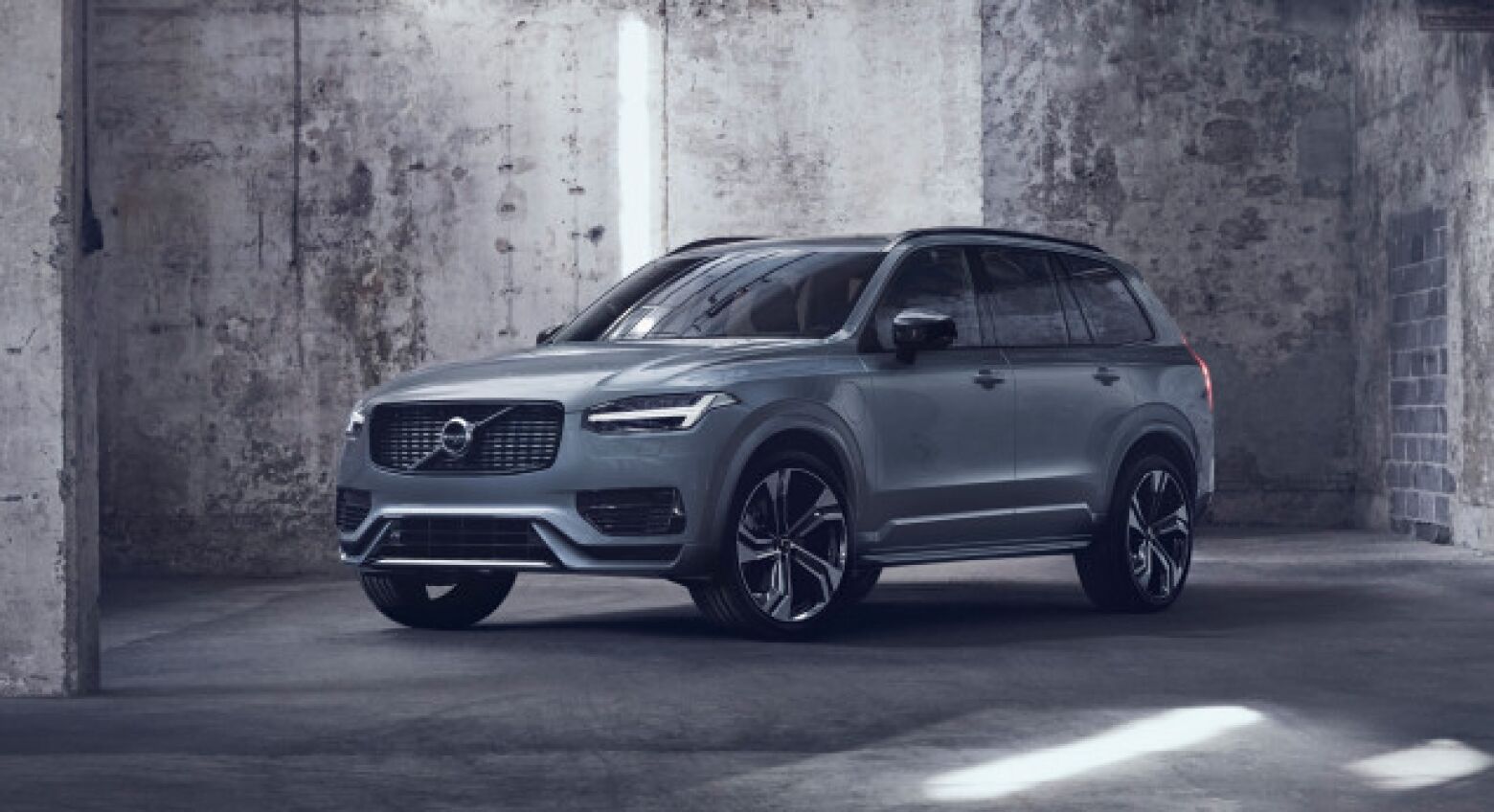 Está de parabéns! Volvo XC90 faz 20 anos com 1,3 milhões de unidades vendidas