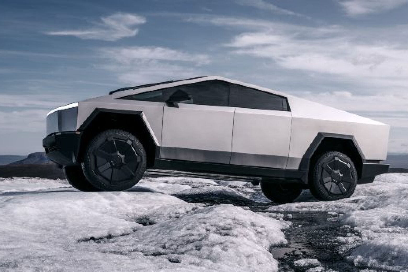 Força Aérea dos EUA compra Tesla Cybertruck para tiro ao alvo