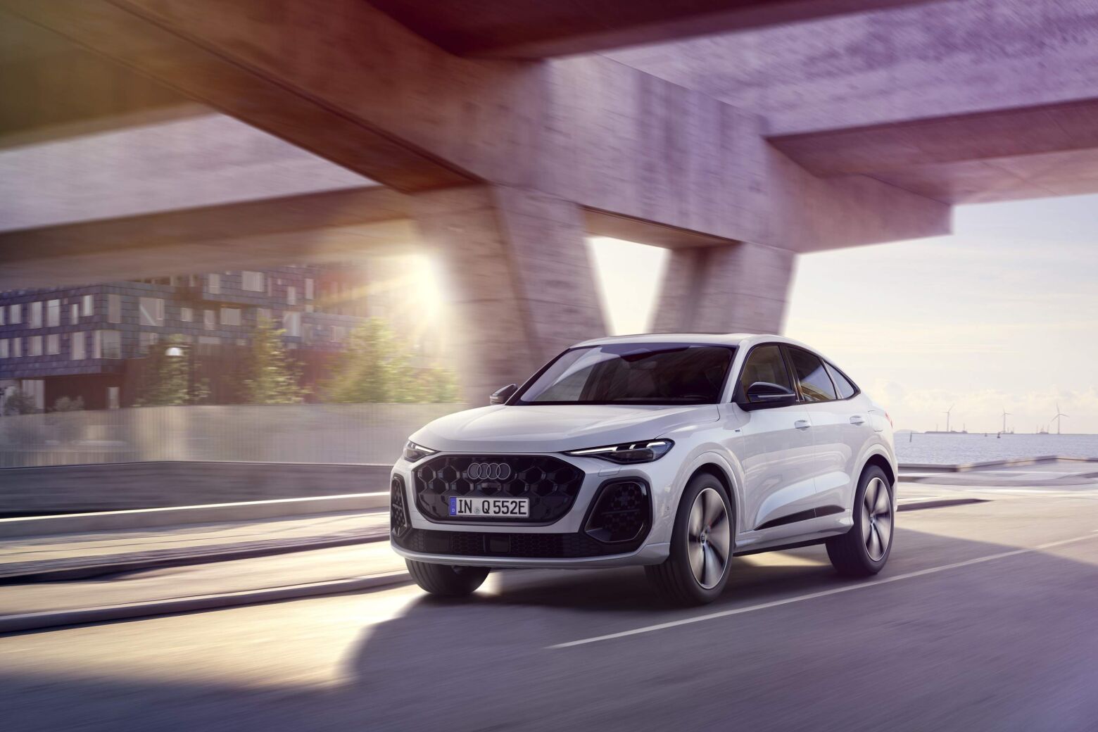 Audi Q5 e-hybrid vem com 100 km de autonomia elétrica