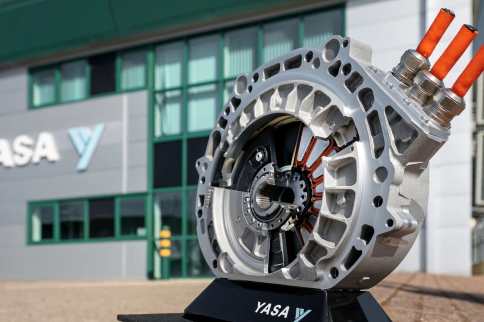 Conheça o motor elétrico de 737 cv e com apenas 13 kg da YASA