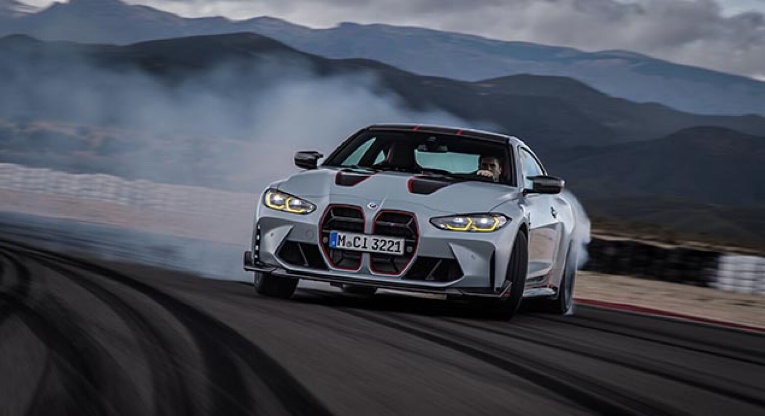 O BMW mais rápido. Veja o exclusivo M4 CSL a "devorar" o Nordschleife