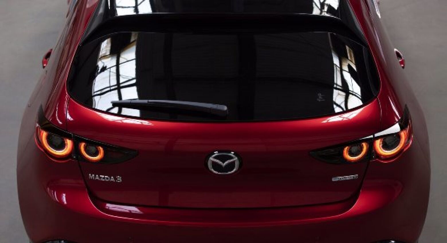 Conheça os preços. Mazda3 evolui na segurança e infotainment para 2024