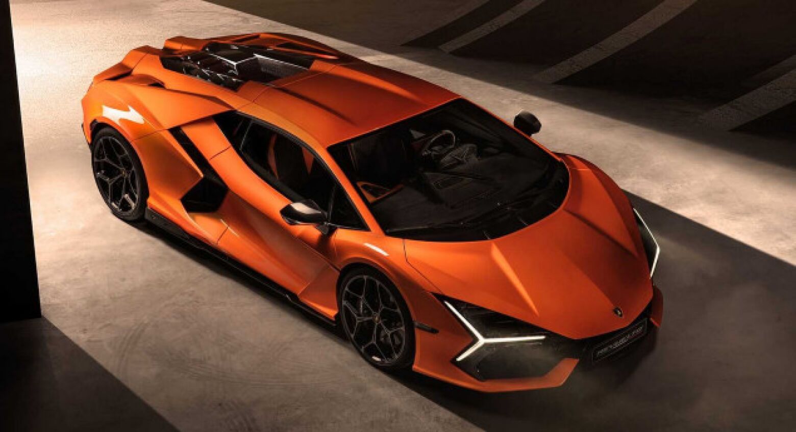 São anos!… Lamborghini avisa que lista de espera para Revuelto já é longa