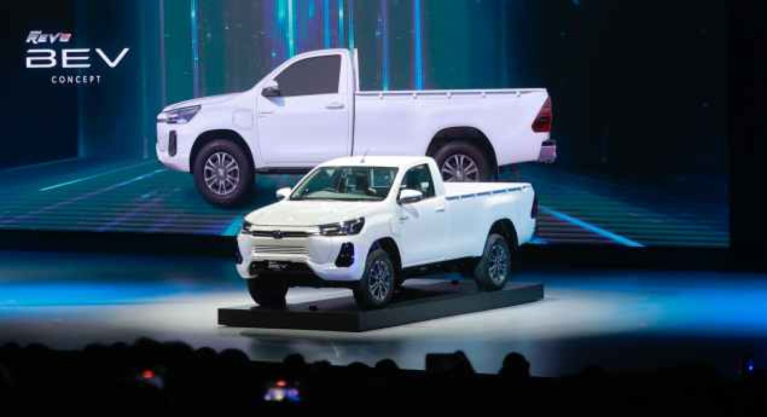 Toyota revela protótipo de pick-up elétrica na Tailândia