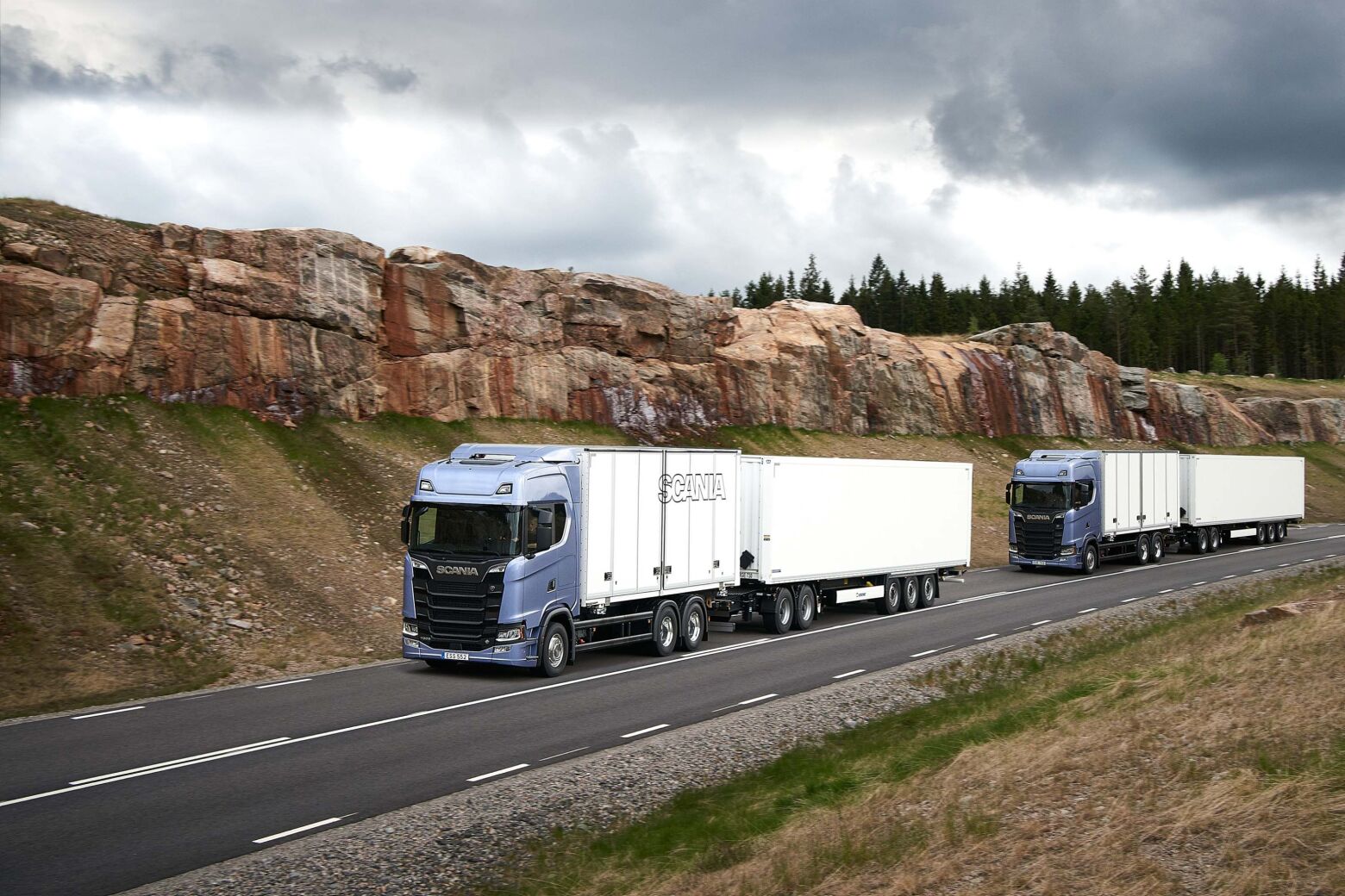 Autorizados megacami&otilde;es com 32 metros