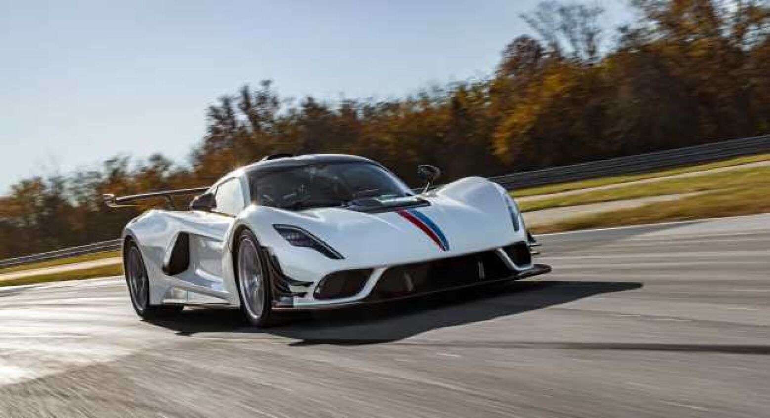 Hennessey. Revolution é a versão de pista do Venom F5