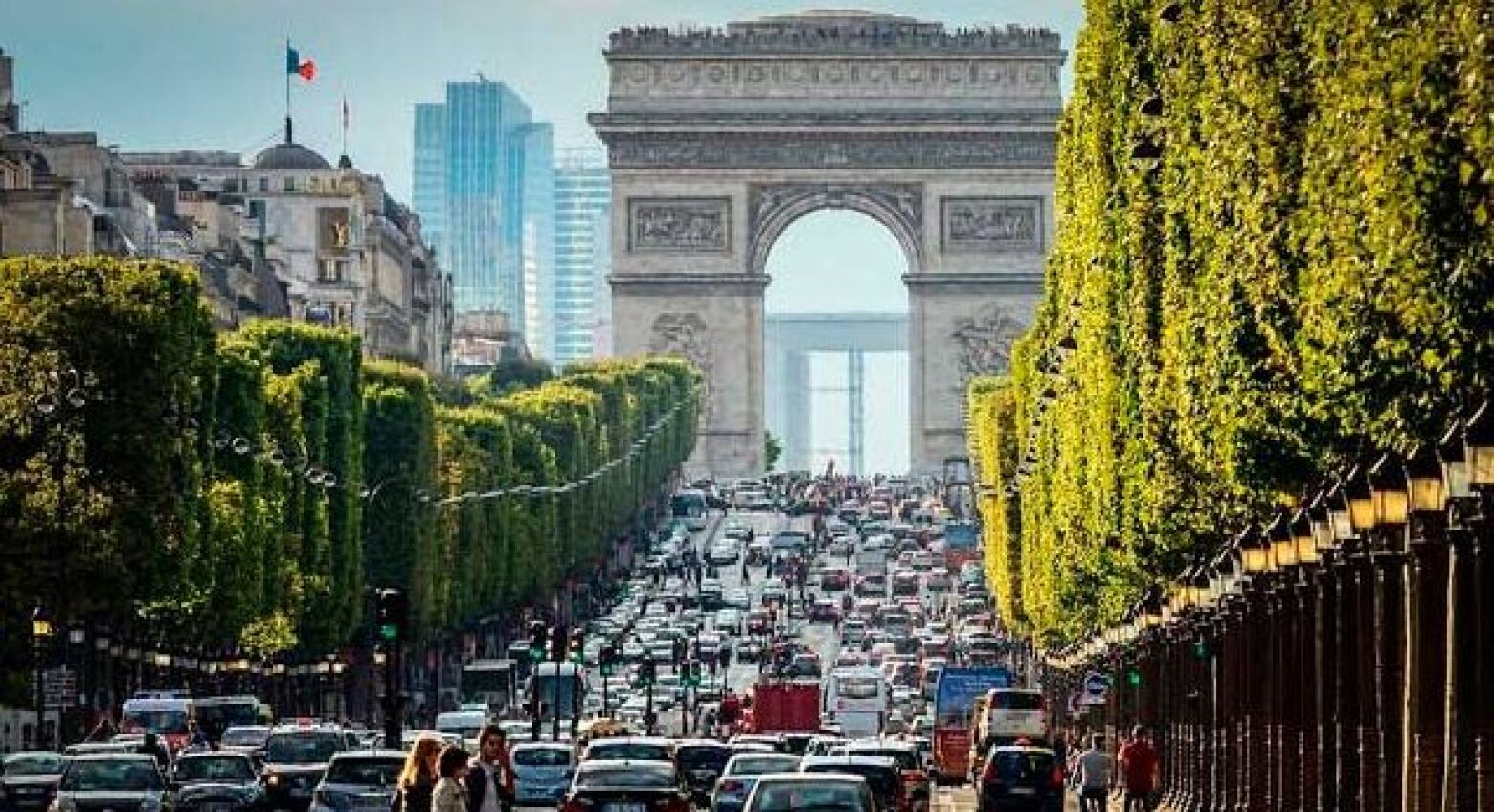 Com alvos bem definidos. Paris triplica valor do estacionamento na cidade