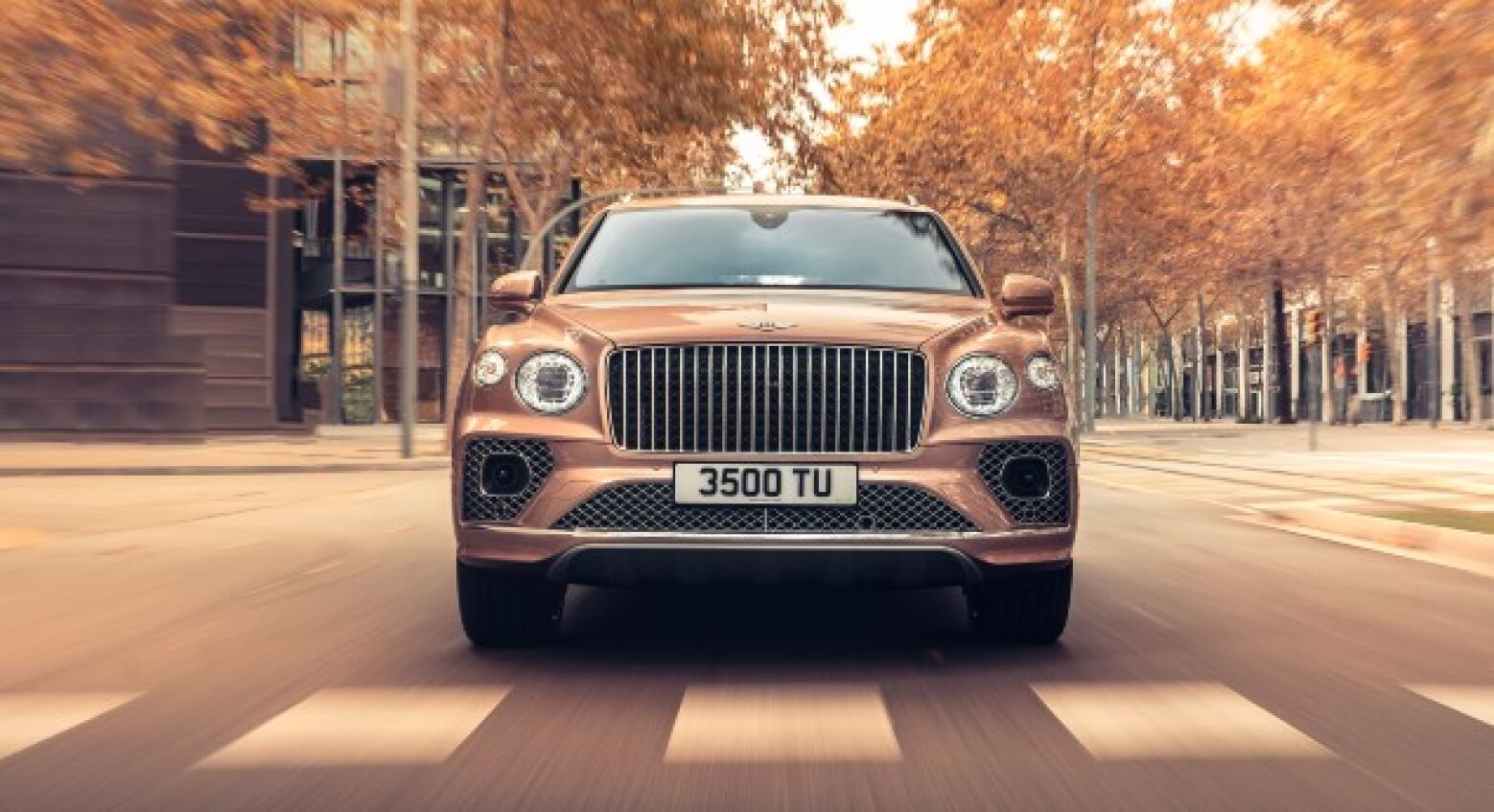 Bentley apresenta versão longa do Bentayga com ainda mais luxo