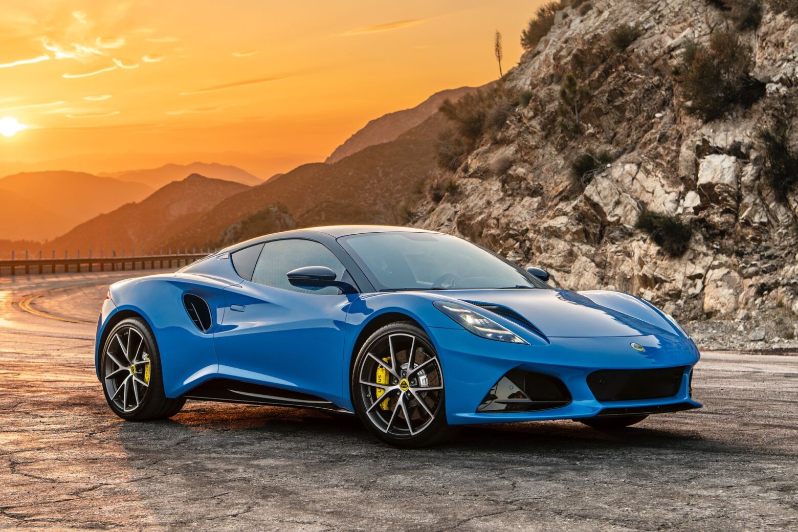 Lotus adia desportivo elétrico e considera Emira híbrido
