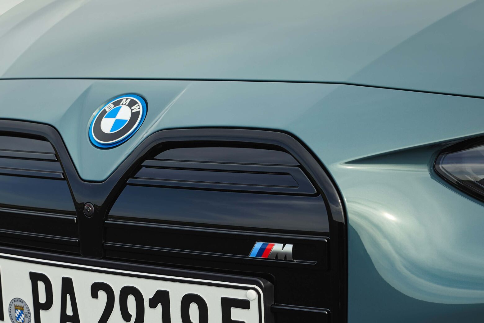 BMW emite recall para 70 mil elétricos por falha de potência