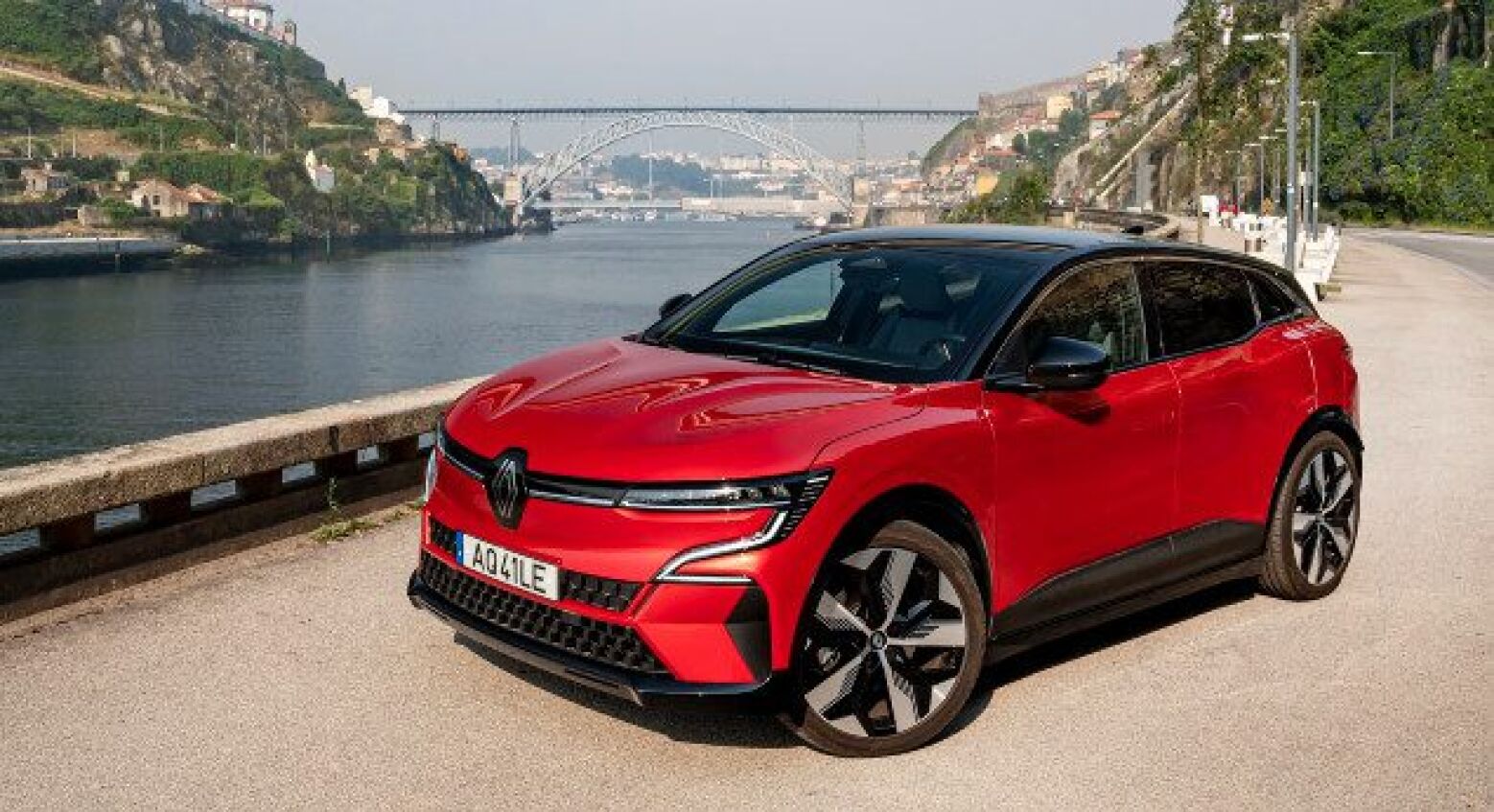 Saiba preços e versões. Renault Mégane E-Tech elétrico já chegou a Portugal