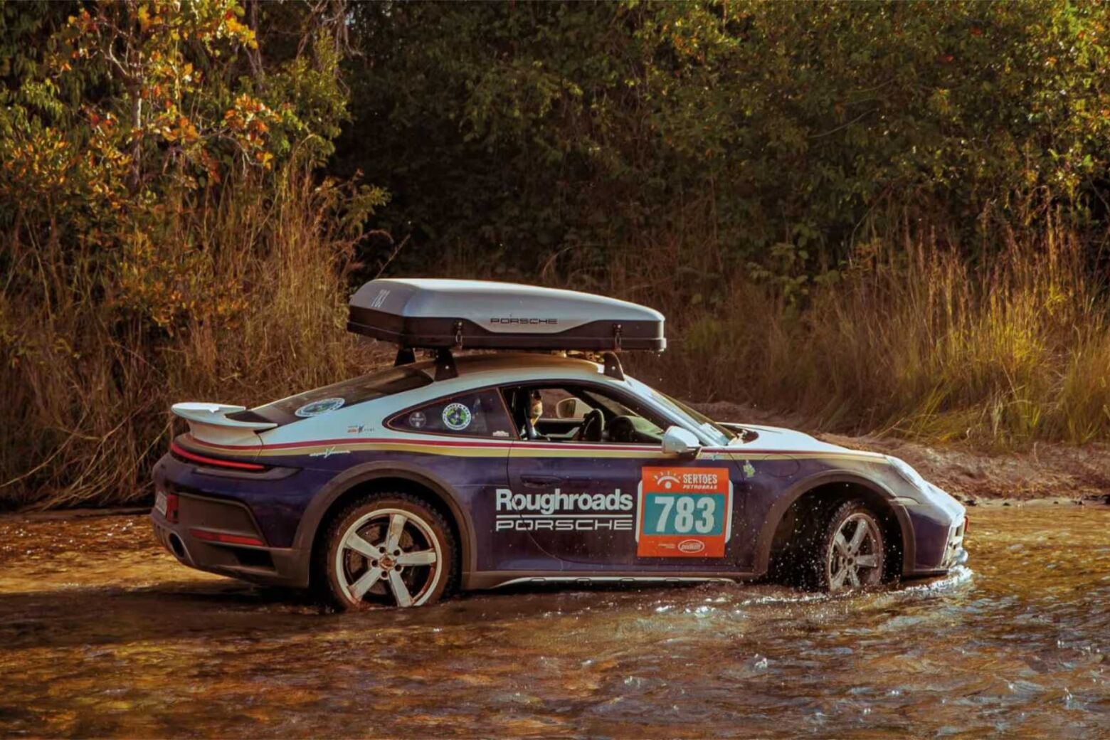 Casal brasileiro termina Rally dos Sert&otilde;es com Porsche 911 Dakar