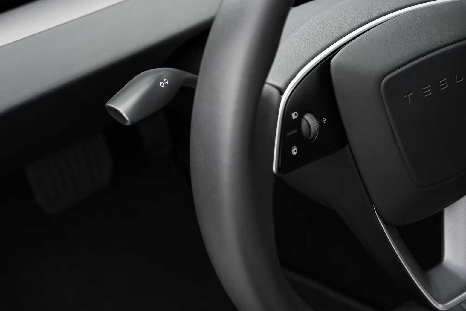 Tesla repõe haste de piscas como acessório, e esgota em Portugal