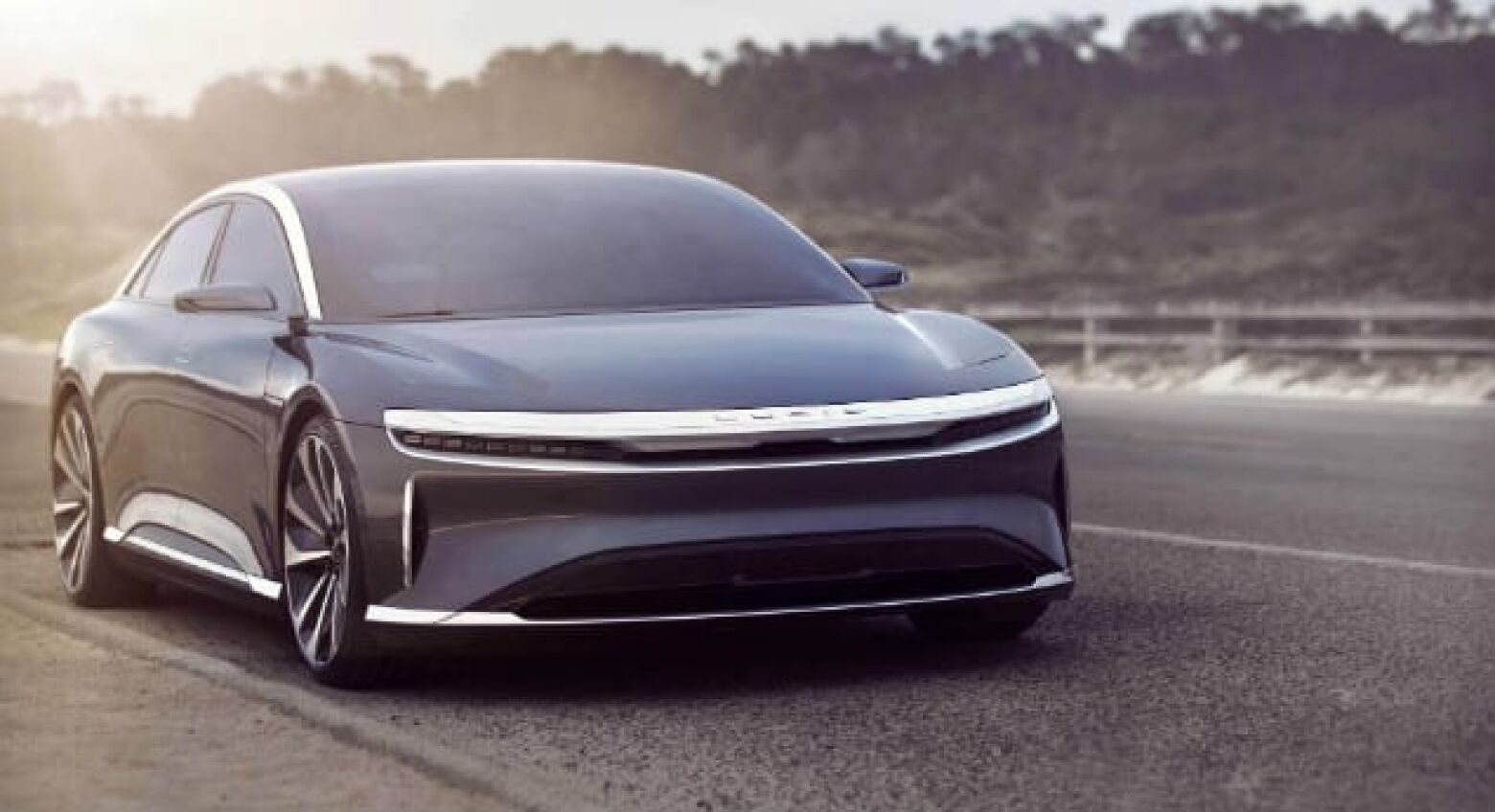 Com nova função "RangeXchange". Lucid Air até carrega um Tesla!