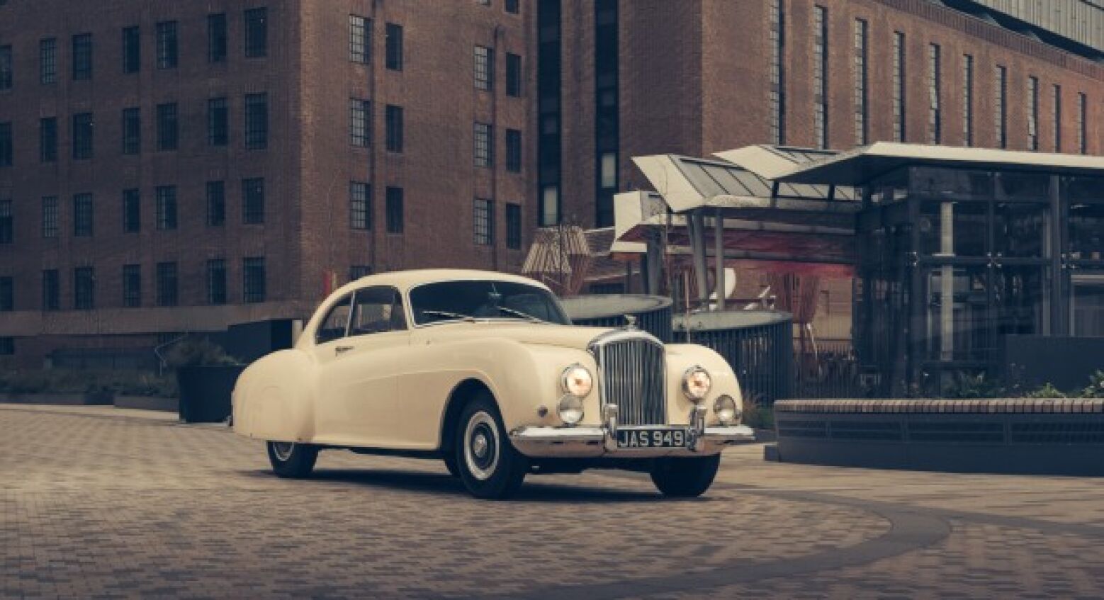 Nos 70 anos do JAS 949. Bentley recria o icónico Grand Tourer de 1953