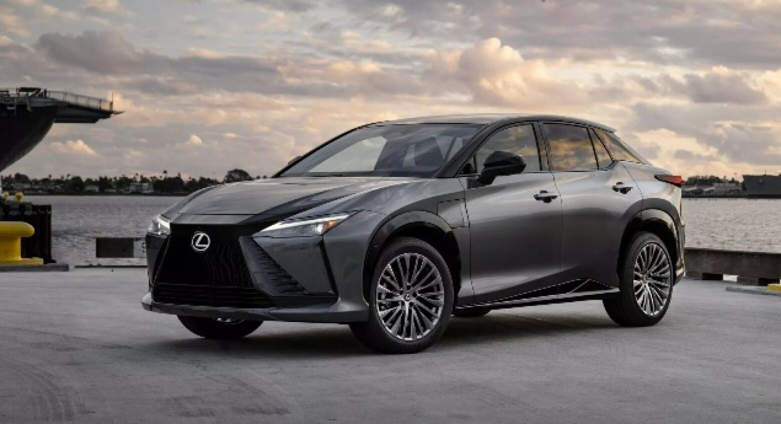 A rivalizar com o 450e na autonomia. Lexus RZ ganha nova versão de entrada 300e