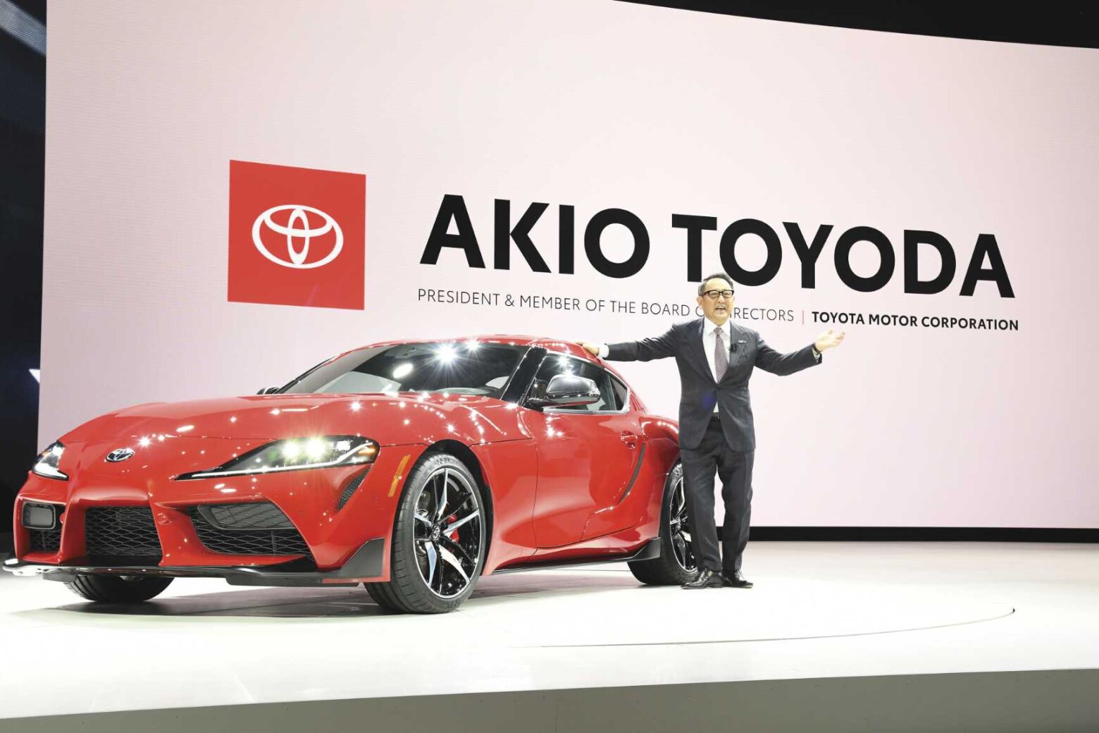 Akio Toyoda diz que um elétrico polui tanto como três híbridos
