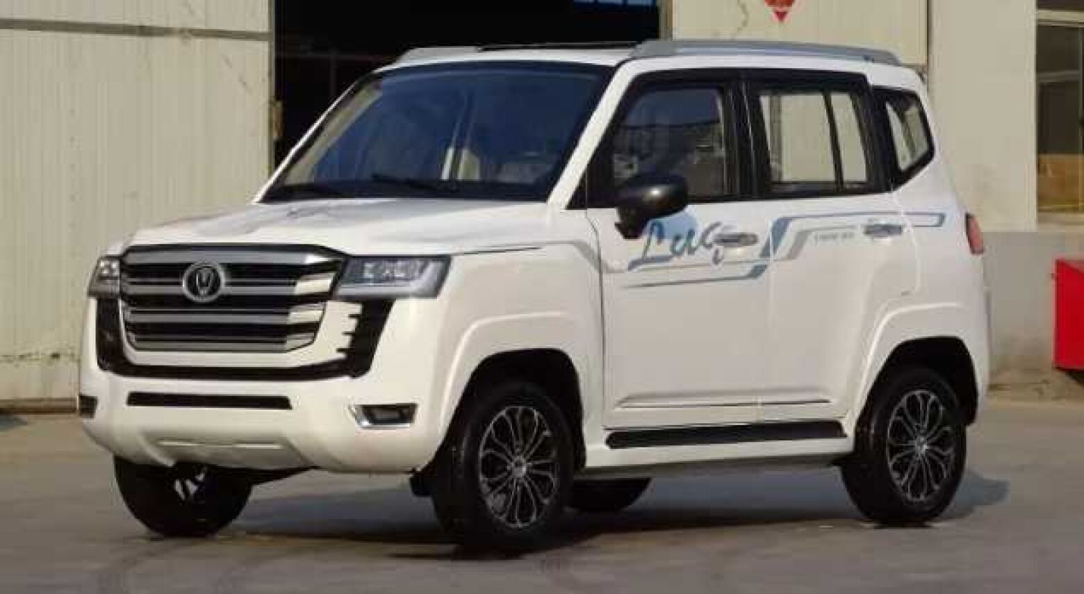 Kuluze. Querida, encolhi, e muito, o Toyota Land Cruiser 300