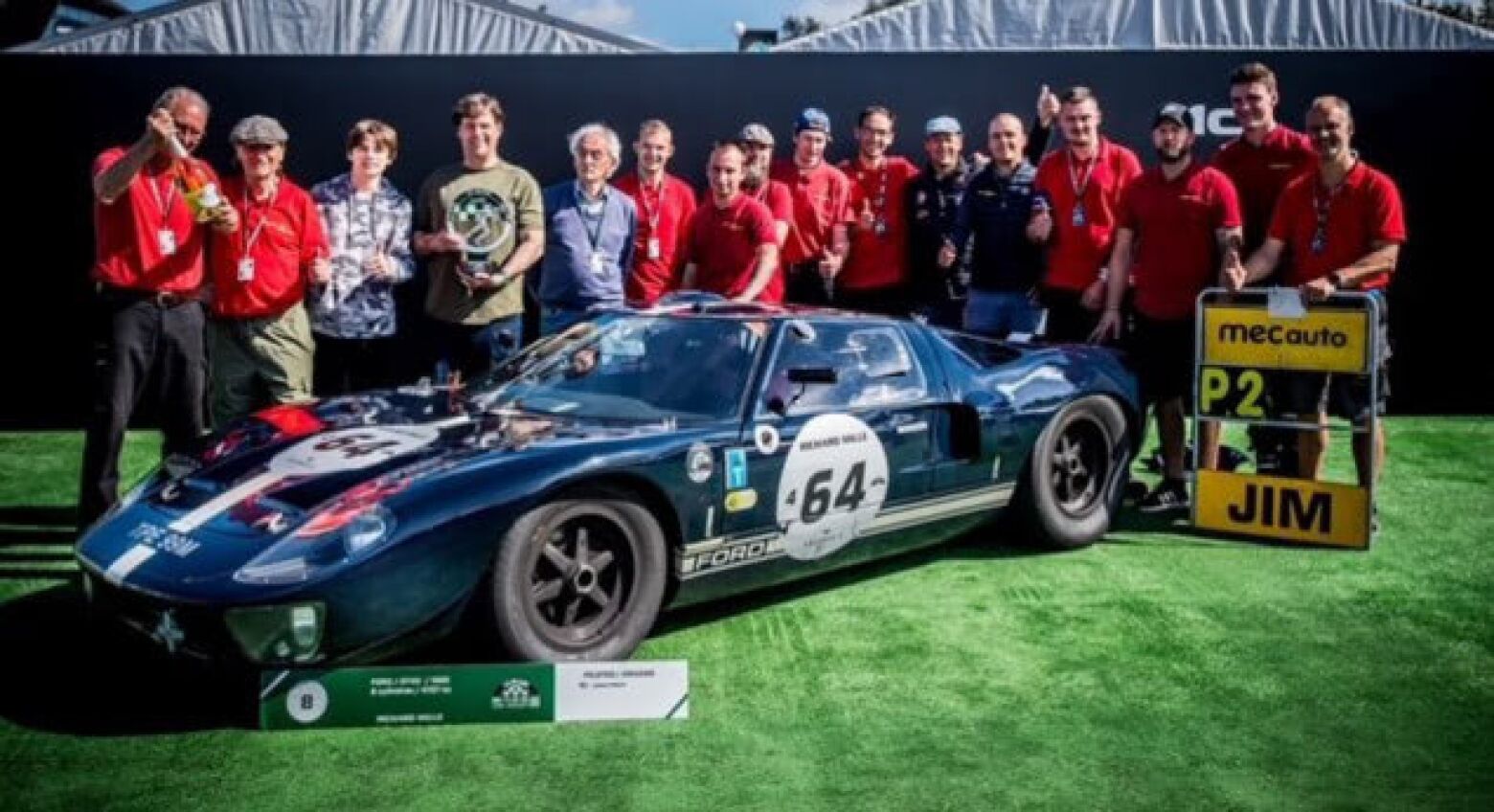 Na Le Mans Classic. CEO da Ford alcança o pódio com GT40 de 1965