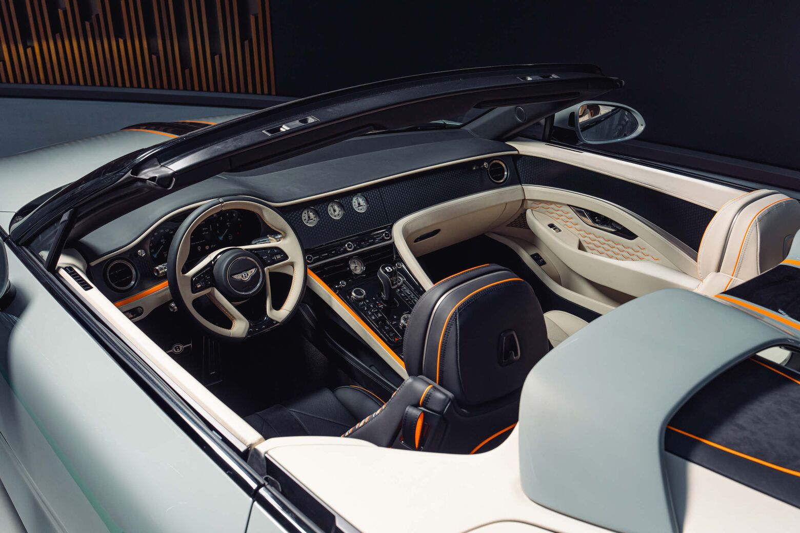 Mulliner produz primeiro Bentley Batur Convertible