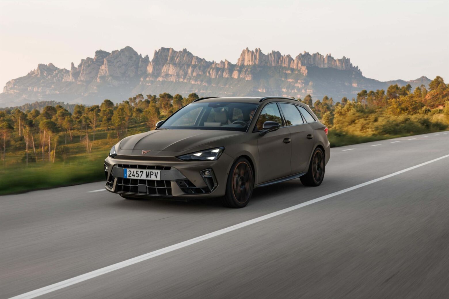 Cupra lan&ccedil;a campanha de h&iacute;bridos plug-in para empresas