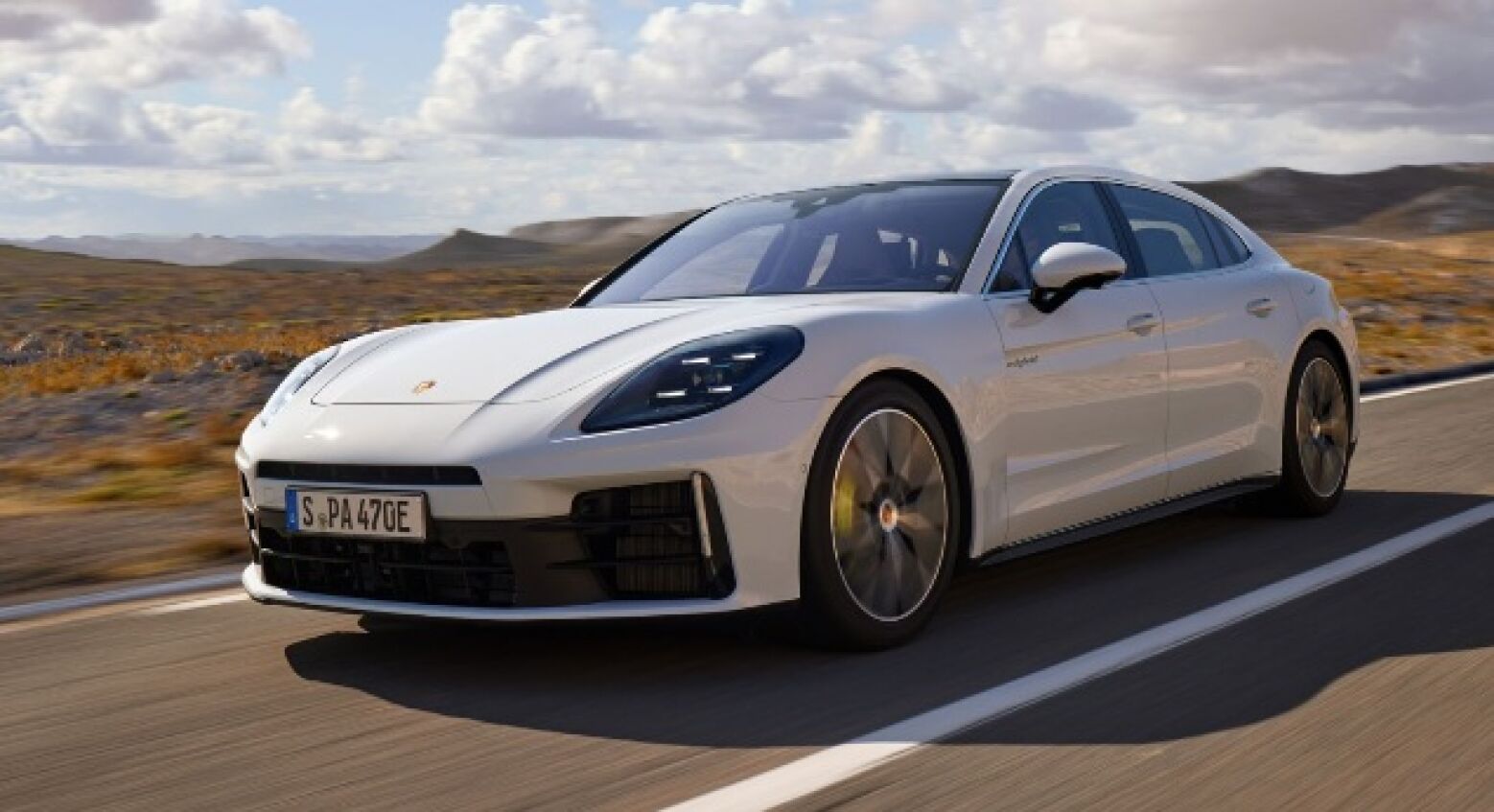 Mais potente, mais limpo. Porsche Panamera reforça-se com duas novas versões E-Hybrid