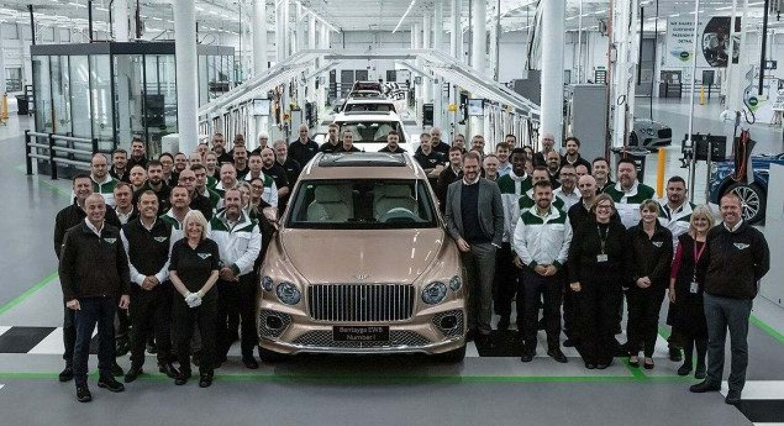 A epítome do luxo... atrás. Bentley inicia produção do Bentayga EWB