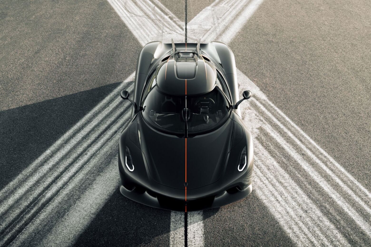 Koenigsegg Jesko Absolut bate recordes no quarto e meia milha