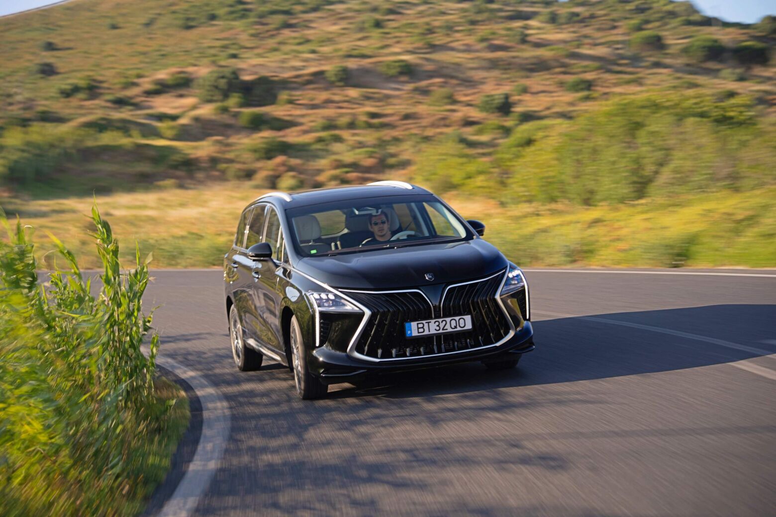 U-Tour: Forthing lança MPV de sete lugares em Portugal