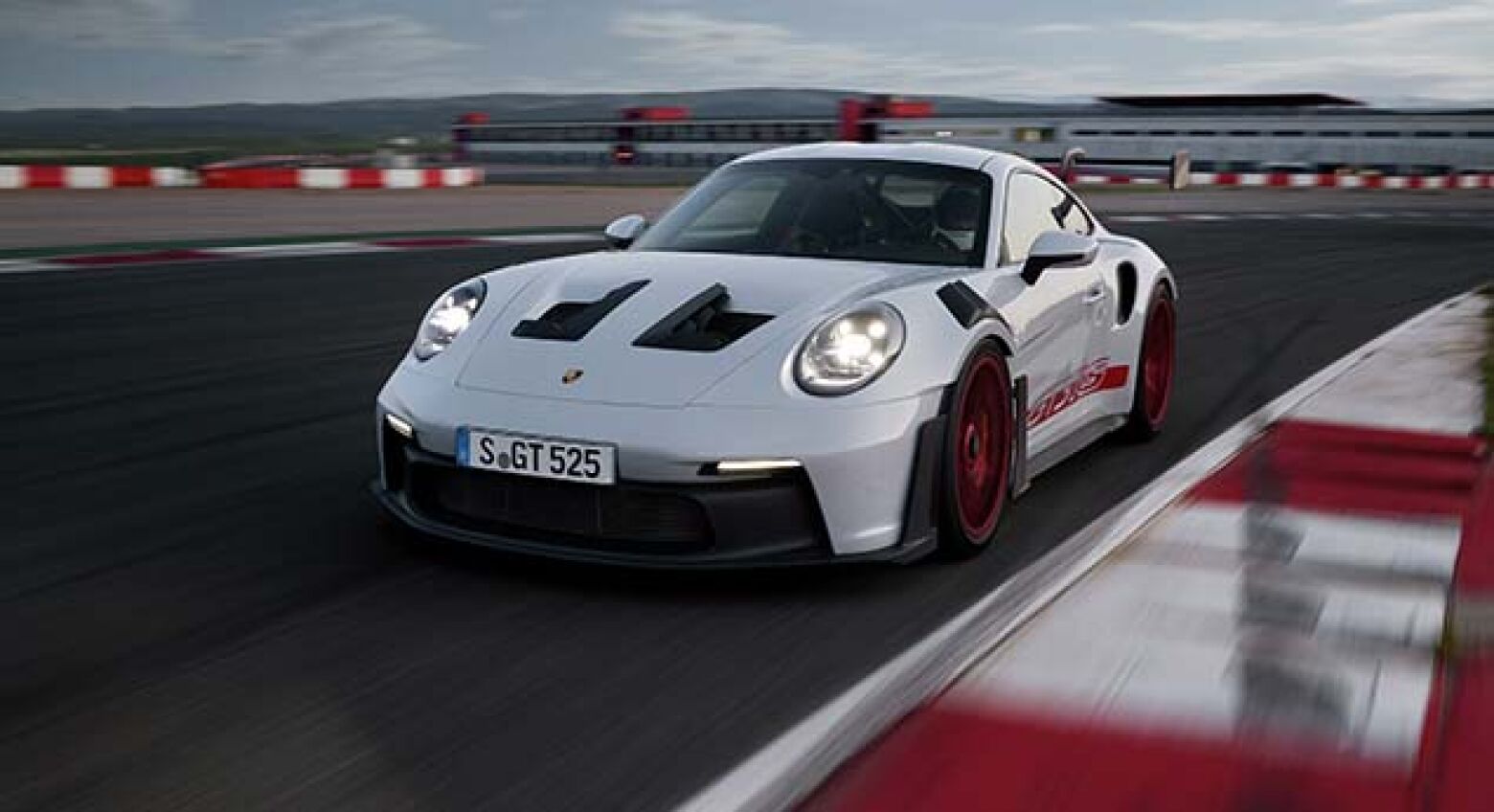 911 GT3 RS. Primeiro Porsche de produção com "drag reduction system"