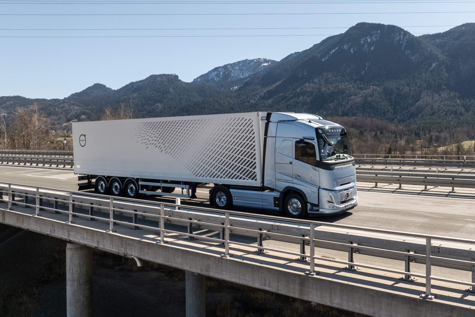 Volvo Trucks melhora eficiência aerodinâmica da gama pesada