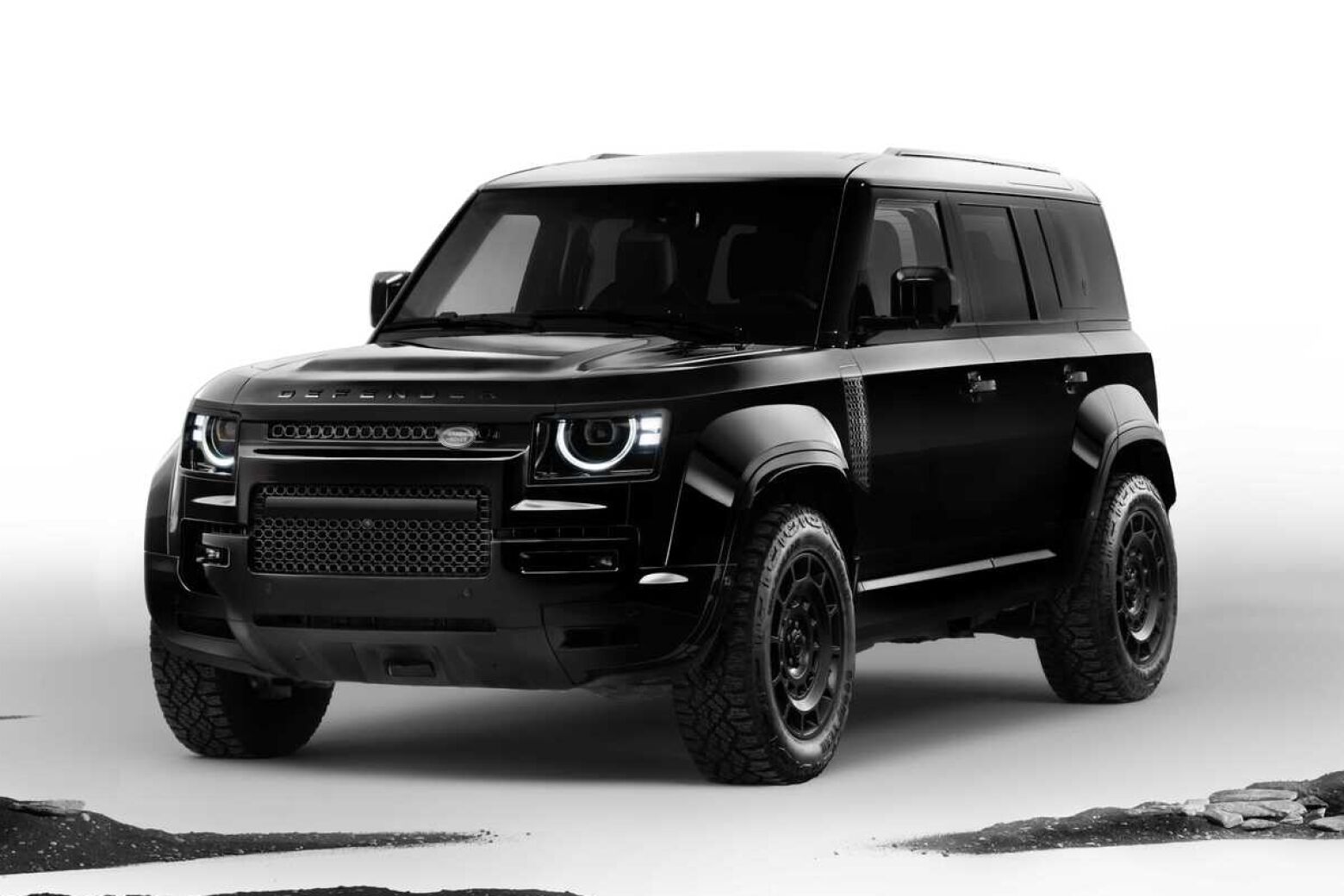 Defender OCTA Black junta luxo à robustez de todo-o-terreno