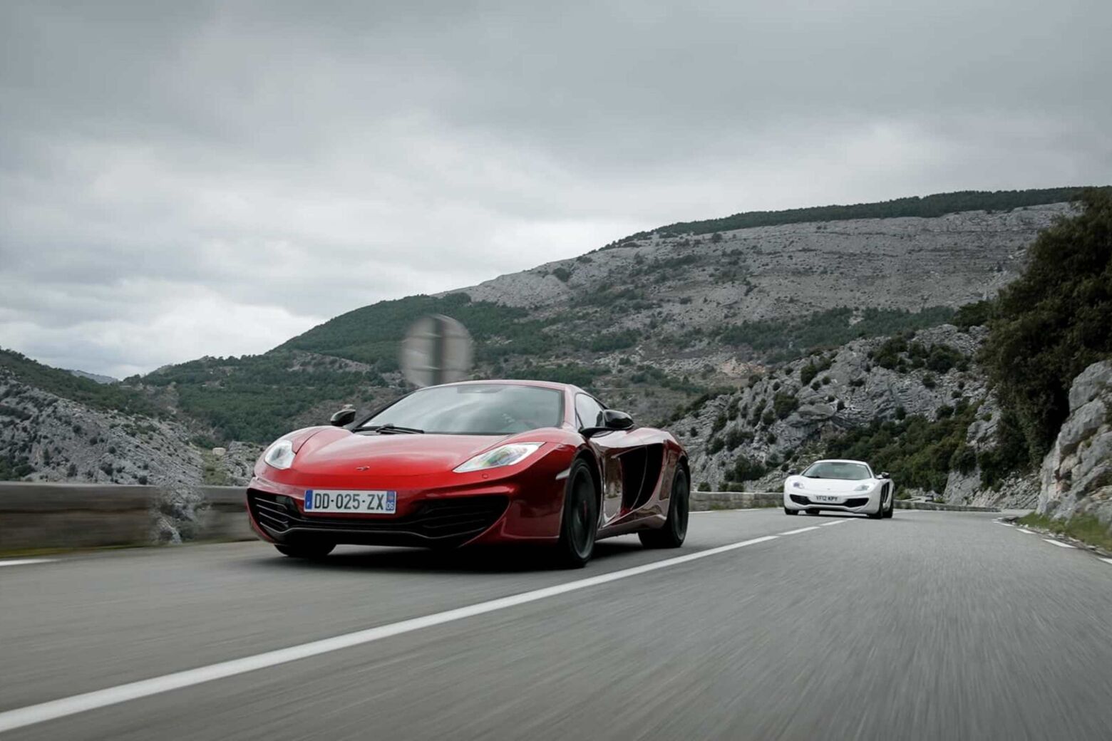 Pode ser seu o McLaren MP4-12C de Lewis Hamilton