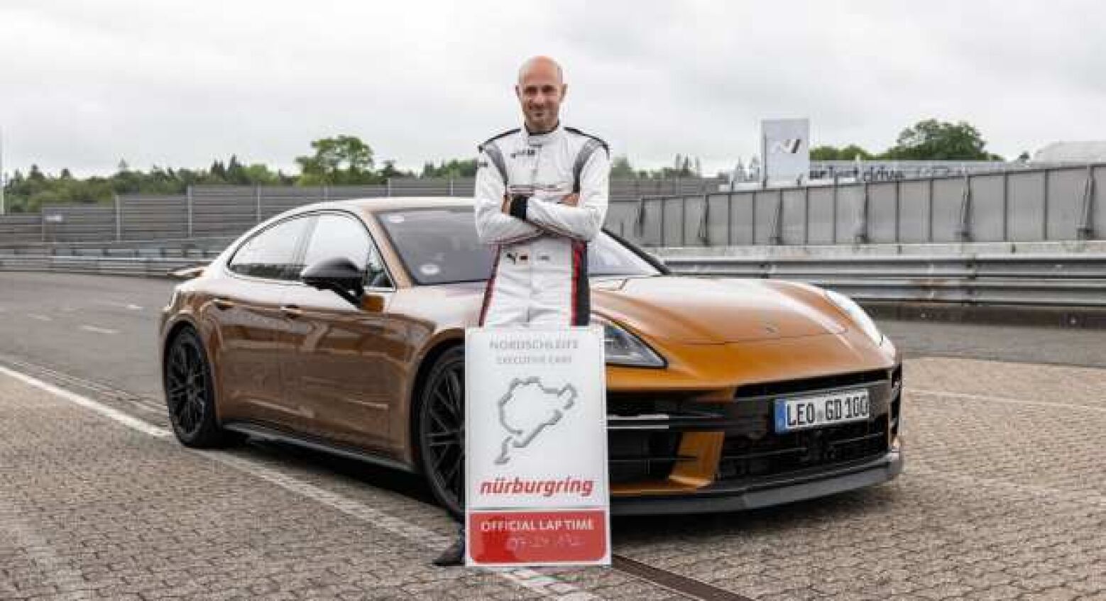 Veja o Porsche Panamera a bater recorde em Nürburgring