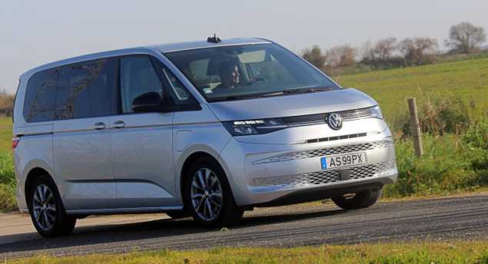 Volkswagen Multivan Life eHybrid. Ainda há espaço para monovolumes